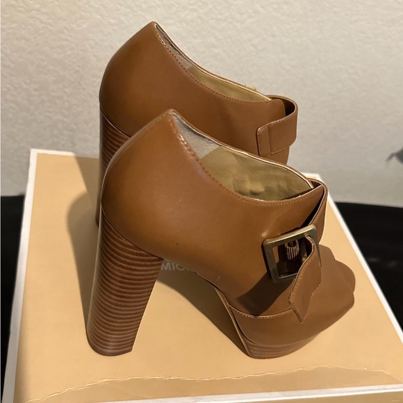 Michael Kors ELENI PLATFORM LEATHER s 7M/37 - Picture 1 of 3